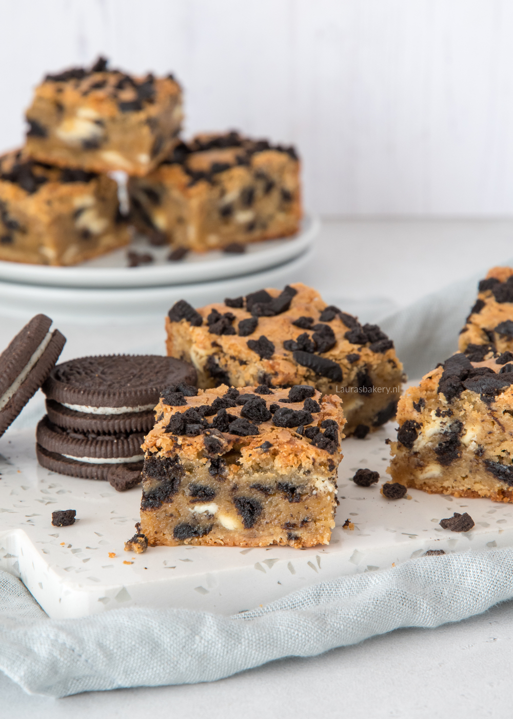 Oreo blondies