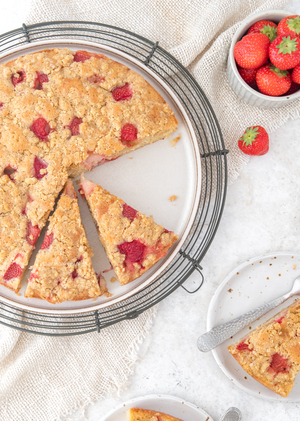 Aardbeiencake met kruimeltopping