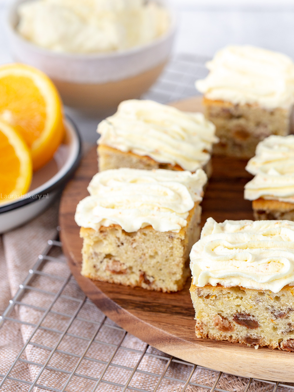Sinaasappel-walnotencake met mascarponeroom