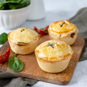 Kleine feta-spinazie quiches (kleine vegetarische pies)