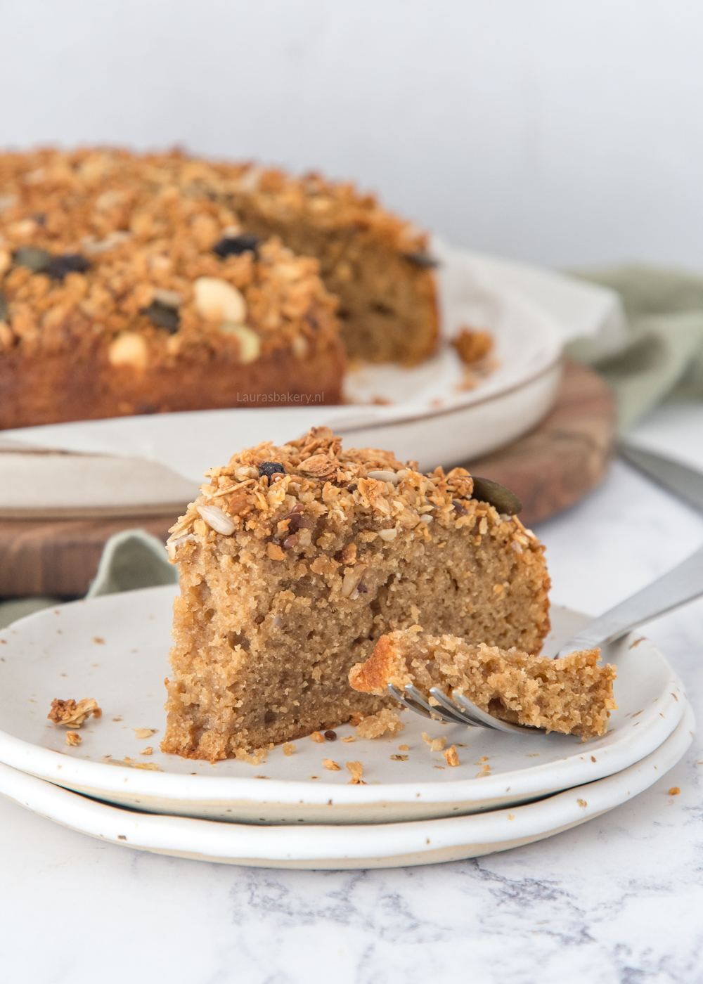 Koffiecake met granola en yoghurt