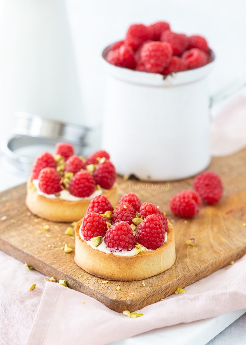 Witte chocolade-citroen tartelettes met frambozen