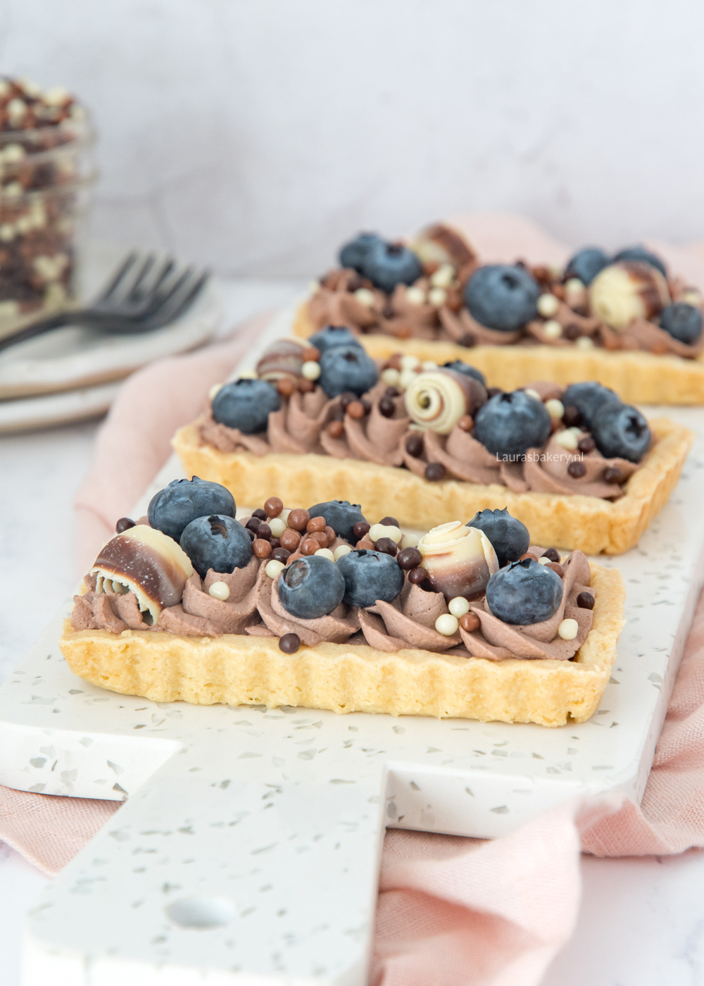 Chocolade-blauwe bes tartelettes