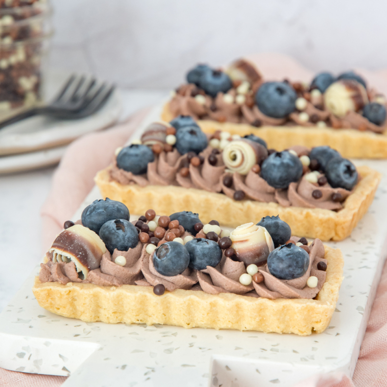 Chocolade-blauwe bes tartelettes