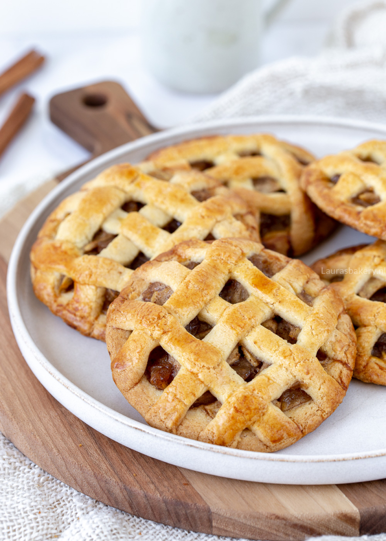 Appeltaart deeg over