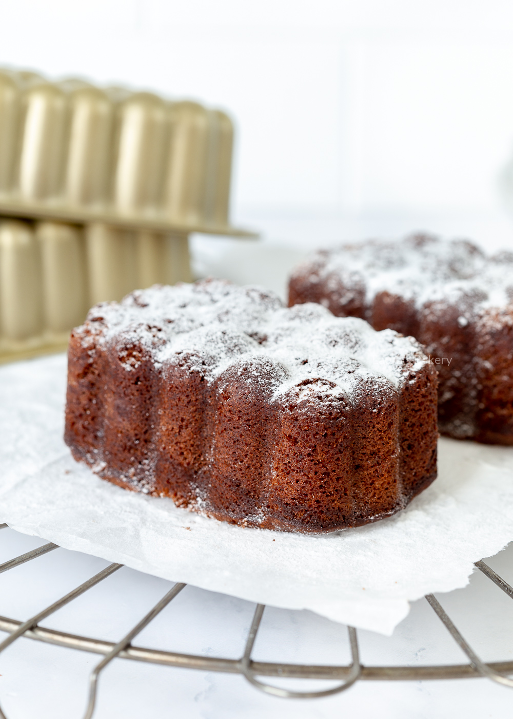 Chocolade cakejes bakken