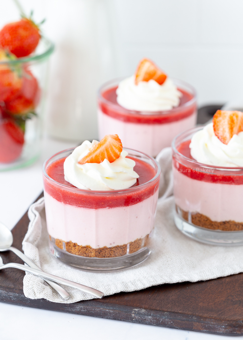 Toetje met aardbeien (kwarktaart in glaasje)