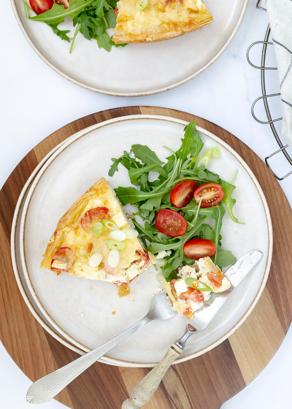 Vegetarische hartige taart met bladerdeeg