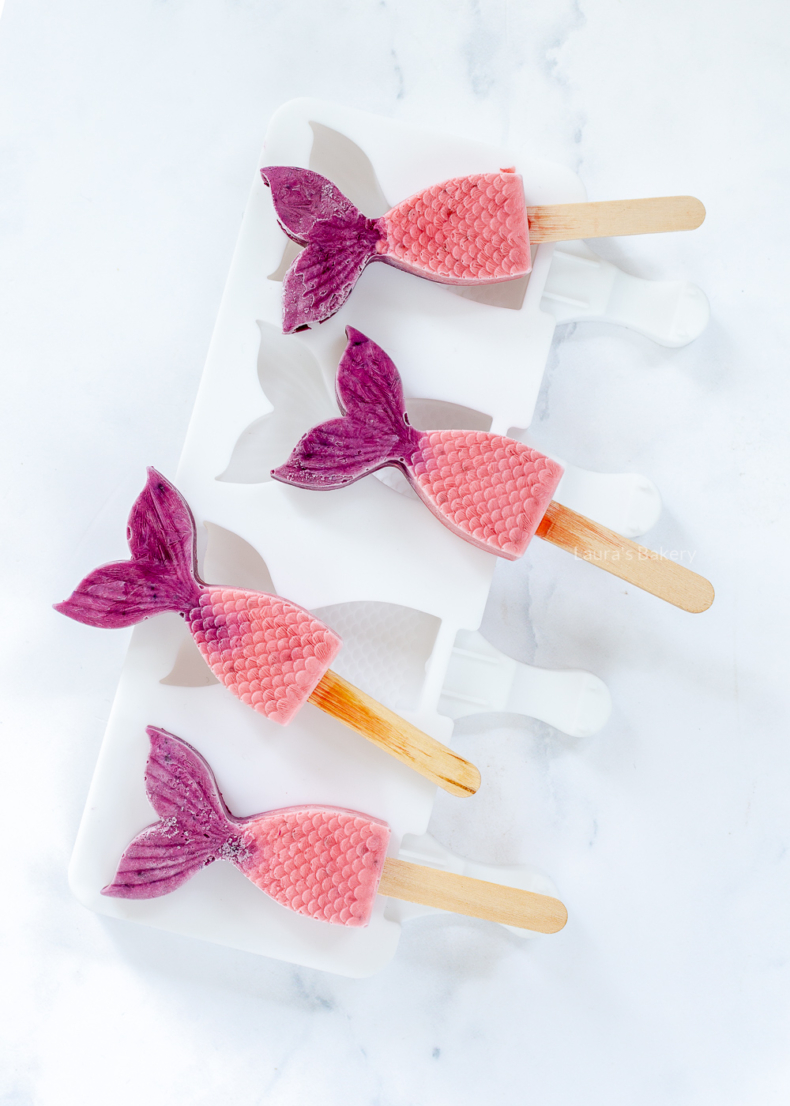 Yoghurt ijsjes met aardbei en blauwe bes