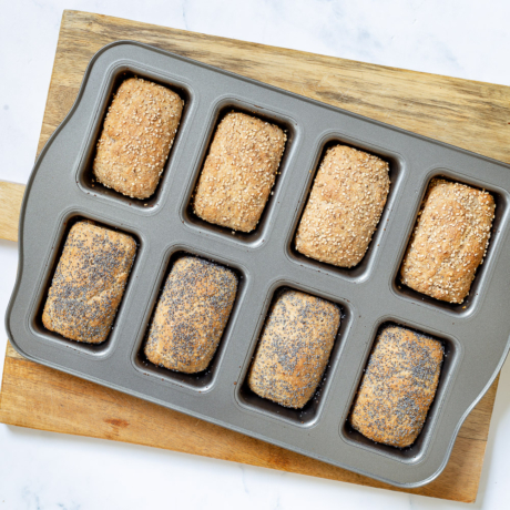 Volkorenbroodjes in mini brood bakvorm (2)