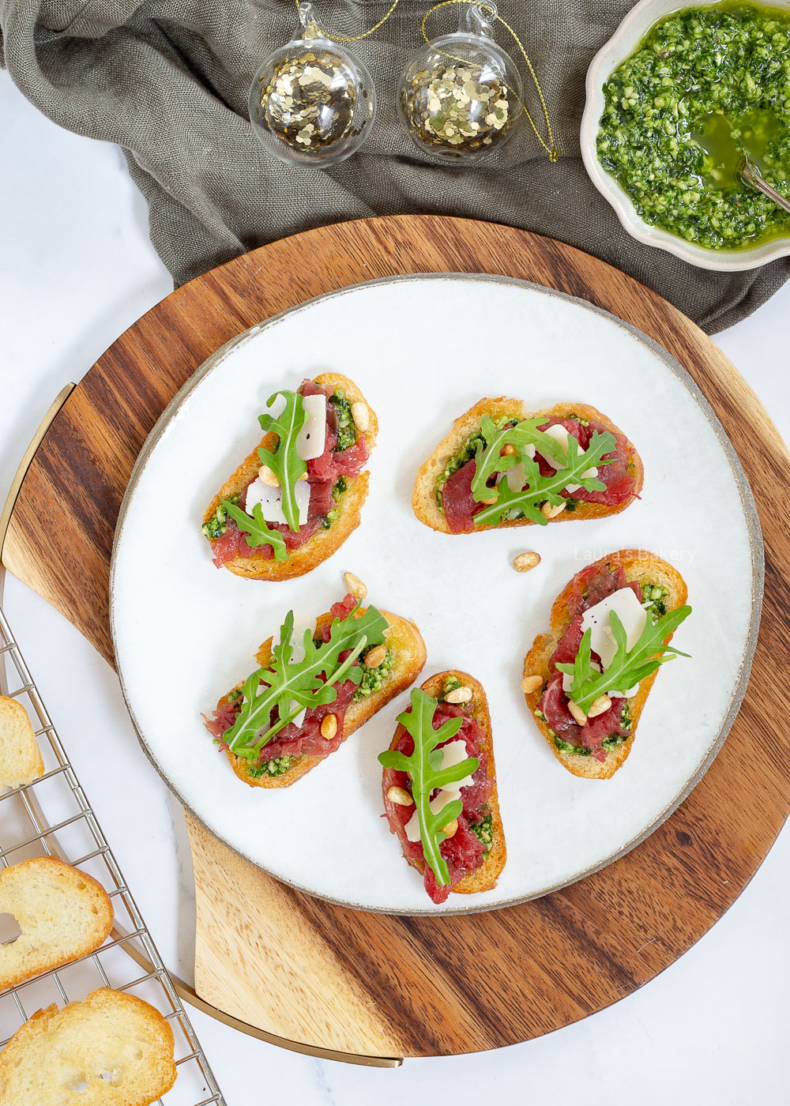Carpaccio crostini
