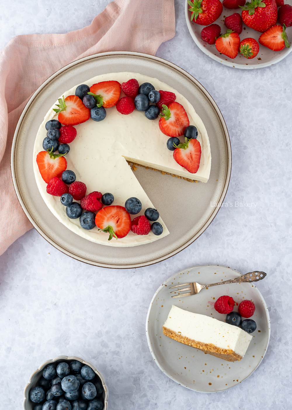 Basisrecept voor cheesecake no bake met rood fruit uit Het Complete Basisbakboek