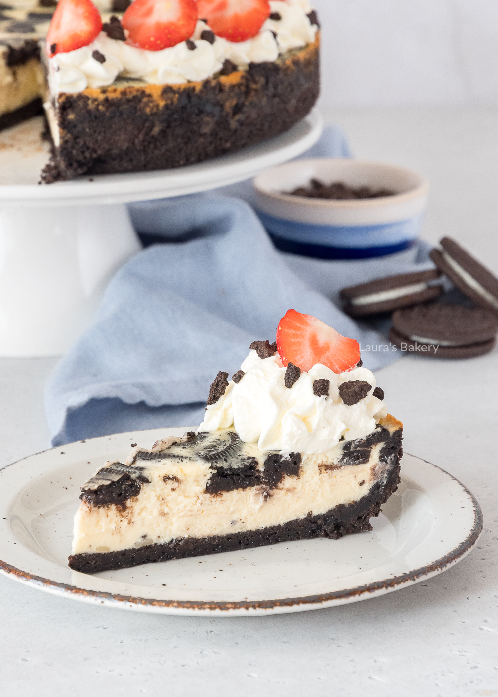 Puntje cheesecake met Oreo's, slagroom en aardbeien
