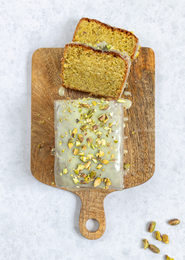 Pistache cake maken