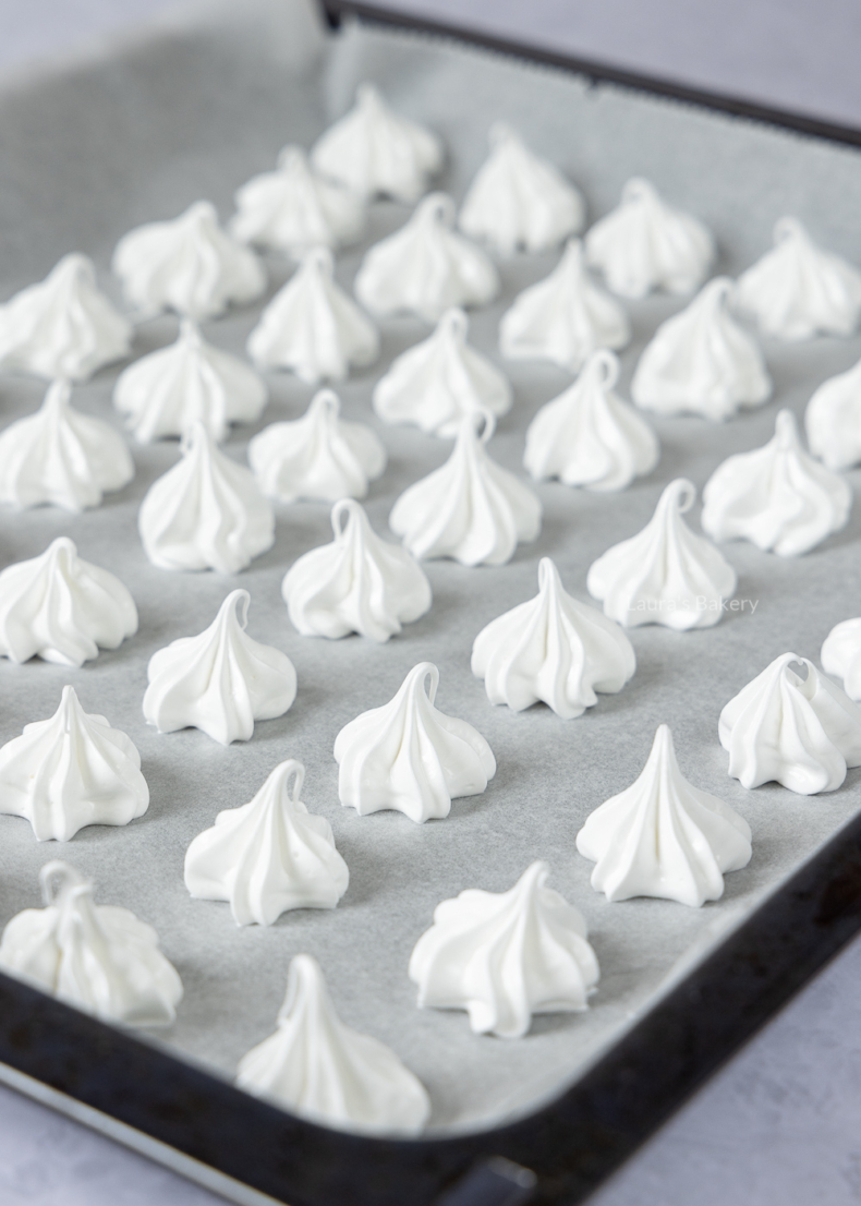Zwitserse meringue opspuiten
