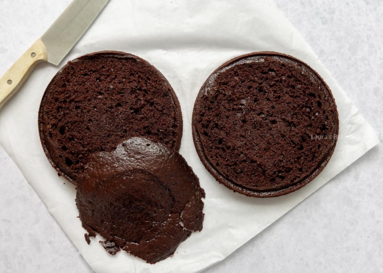 Chocolade cakes bolling afsnijden