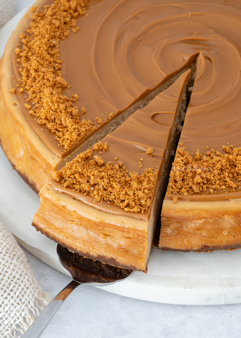 Speculoos cheesecake met speculoos pasta en speculoos koekkruimels