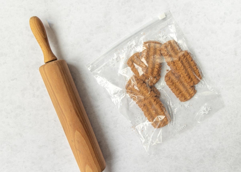 Bastogne koeken verkruimelen met deegroller