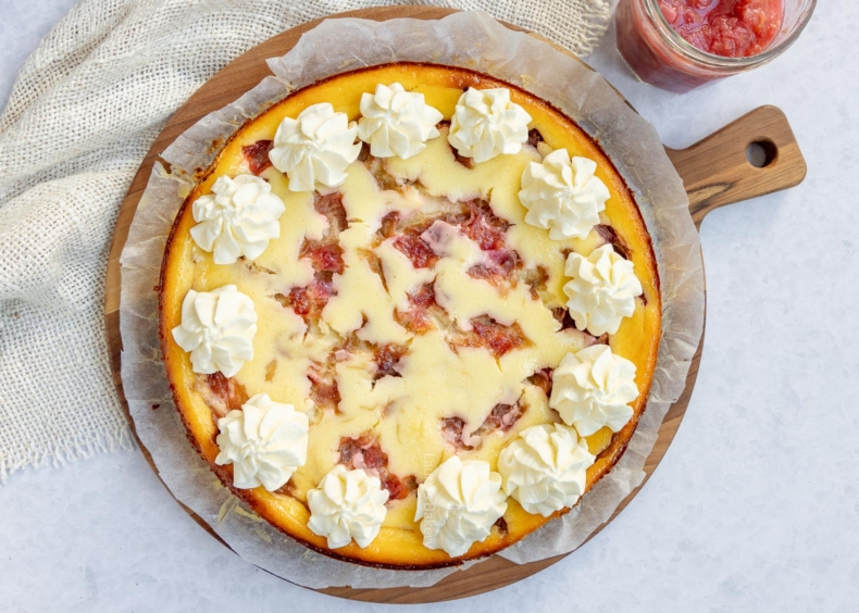 Bak de cheesecake in 60 minuten gaar op 150 °C in een voorverwarmde oven (boven- en onderwarmte).