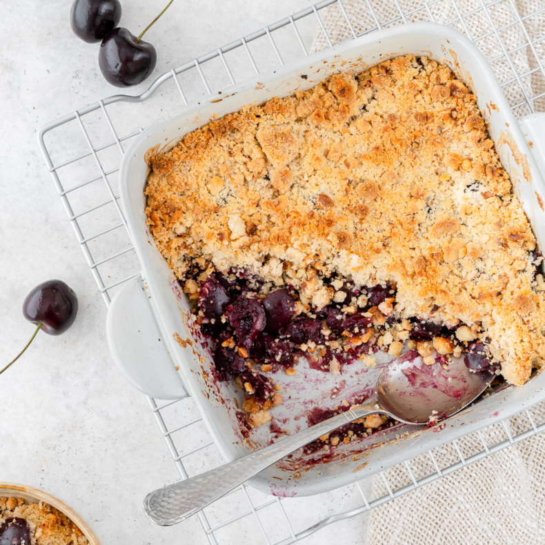 Kersen crumble